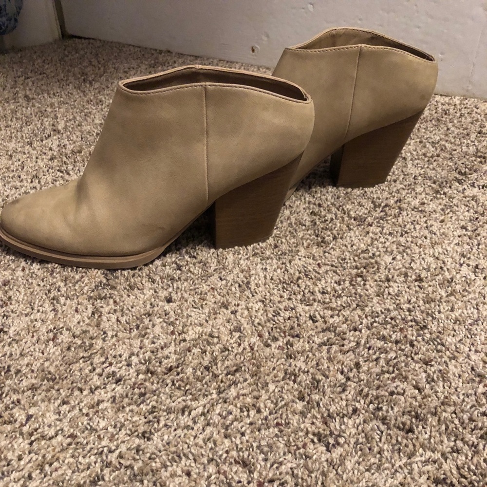 Low ankle cream leather booties size 8